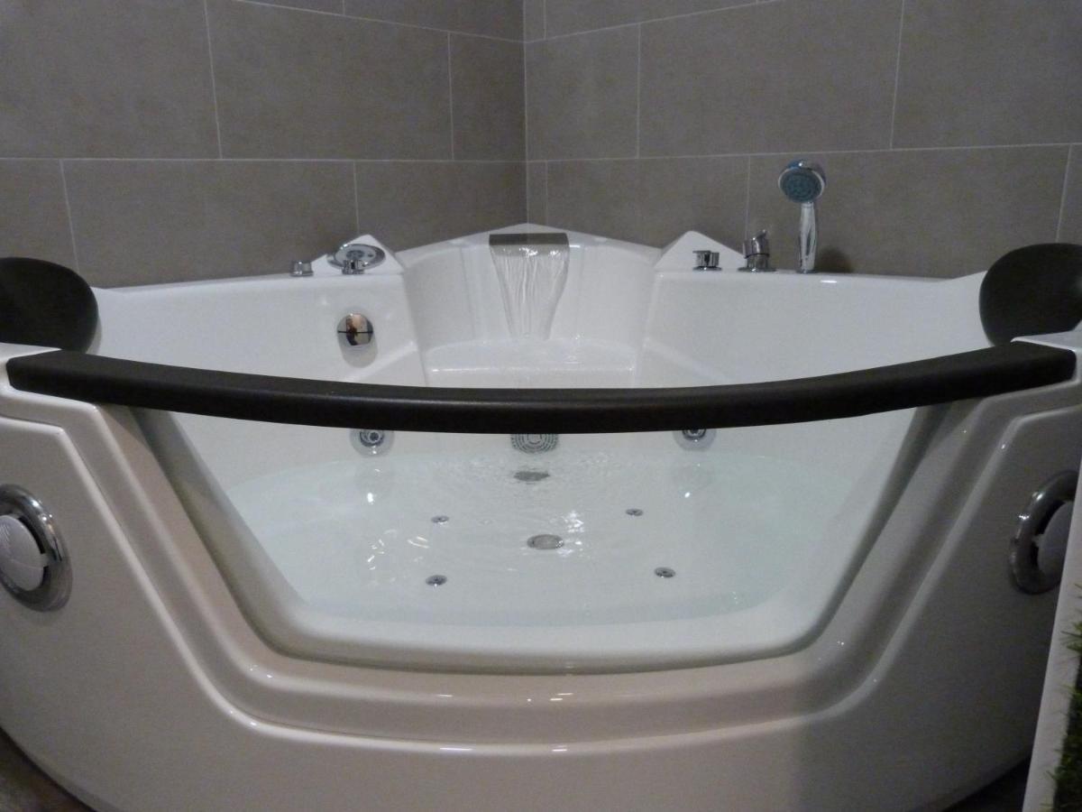 Intimo Y Acogedor "Algunos" Con Banera Hidromasaje Valência Exterior foto